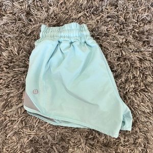 lululemon hotty hot shorts 2.5’ icing blue